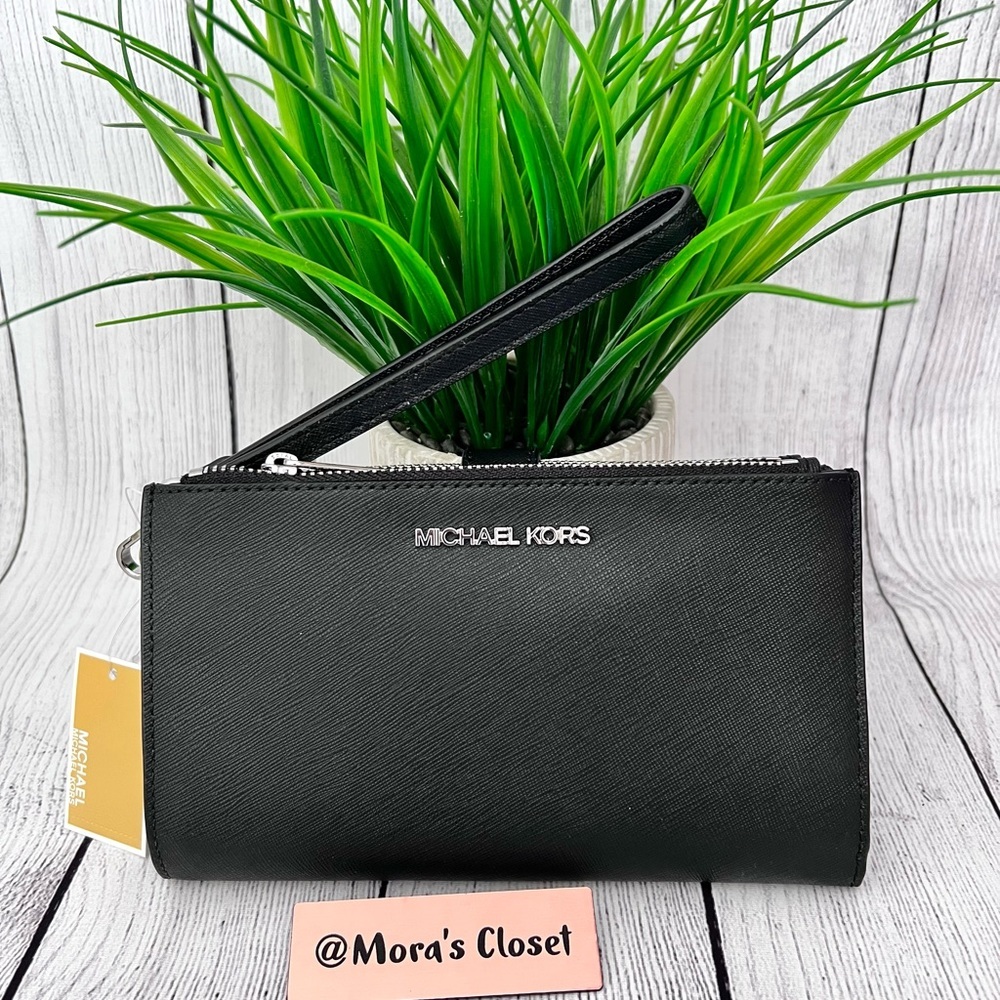 Michael Kors Wallet - Picture 9 of 10
